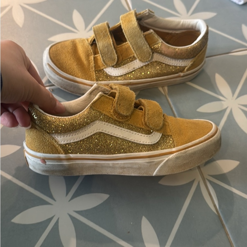 Vans Kids Glitter Suede Velcro Sneakers in Yellow